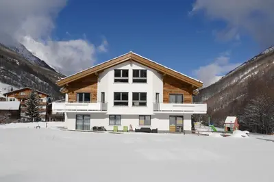 Ein allgemeiner Bergblick oder ein Berglick von der Ferienwohnung aus