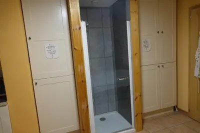 Ein Badezimmer in der Unterkunft Chalet Isabella - 17 couchages en montagne