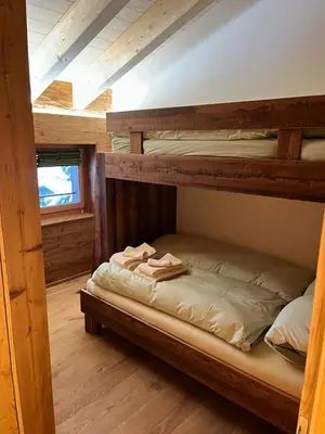Ein Bett oder Betten in einem Zimmer der Unterkunft Chalet Iris - Ferien mit Alpenchic-Ambiente