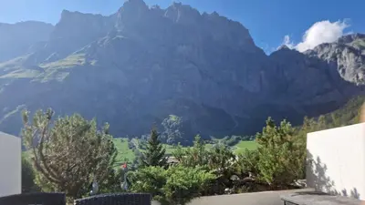 Ein allgemeiner Bergblick oder ein Berglick von der Ferienwohnung aus