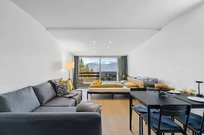Ein Sitzbereich in der Unterkunft Studio avec balcon & vue dégagée, Anzère centre