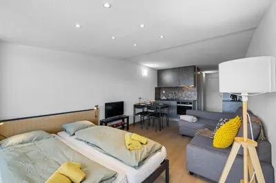 Ein Bett oder Betten in einem Zimmer der Unterkunft Studio avec balcon & vue dégagée, Anzère centre