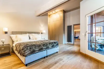 Ein Bett oder Betten in einem Zimmer der Unterkunft Private Whole-Hotel in Saas-Fee 360 Alpine Views Sauna & Hot Tub