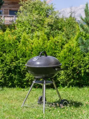 Ein für Gäste verfügbarer Grill in der Ferienwohnung