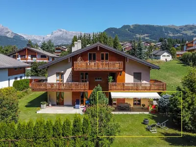 Ein allgemeiner Bergblick oder ein Berglick von der Ferienwohnung aus