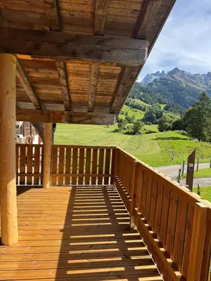 Ein allgemeiner Bergblick oder ein Berglick von der Ferienwohnung aus