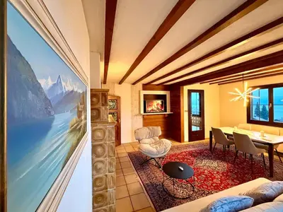 Ein Sitzbereich in der Unterkunft Chalet Apartment Faulensee