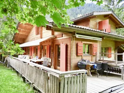 Das Gebäude in dem sich die Villa befindet