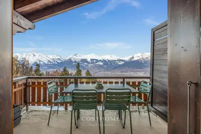 Ein allgemeiner Bergblick oder ein Berglick von der Ferienwohnung aus