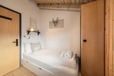 Ein Bett oder Betten in einem Zimmer der Unterkunft L'Ours des Pistes l Ski in-out l By CosyHome