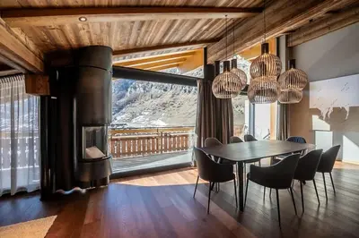 Ein allgemeiner Bergblick oder ein Berglick von der Ferienwohnung aus