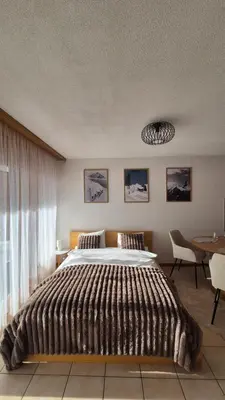 Ein Bett oder Betten in einem Zimmer der Unterkunft Summit & Spring Studio - Leukerbad