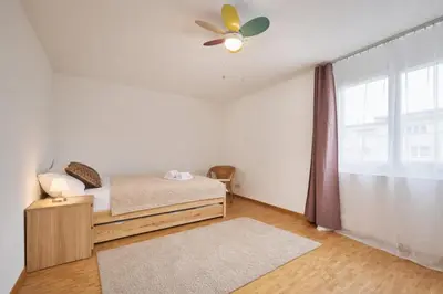 Ein Bett oder Betten in einem Zimmer der Unterkunft Chalet in Thun, modern, spacious, perfect location