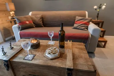 Ein Sitzbereich in der Unterkunft Cosy, neuf, vue panoramique, centre à 4 min à pied