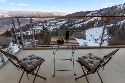 Ein allgemeiner Bergblick oder ein Berglick von der Ferienwohnung aus