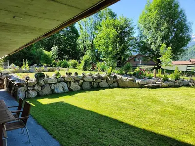 Ein Garten an der Unterkunft Beautiful 4-room apartment with 8 sleeping places