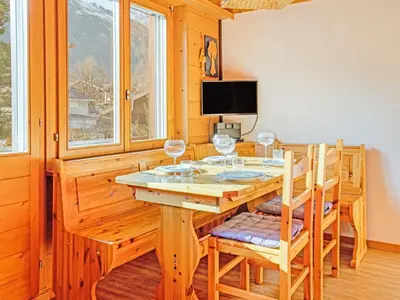 TV/Unterhaltungsangebot in der Unterkunft Cozy Chalet Apartment in the Heart of Lenk