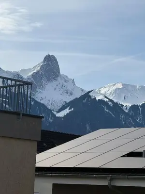 Ein allgemeiner Bergblick oder ein Berglick von der Ferienwohnung aus