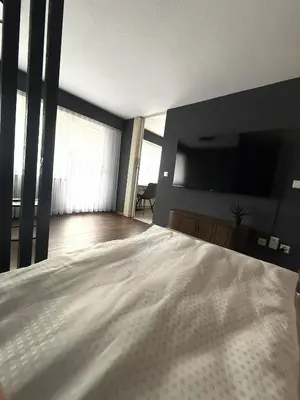 Ein Bett oder Betten in einem Zimmer der Unterkunft Moderne Wohnung mit Bergblick und nahe Thunersee