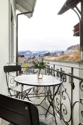 Ein allgemeiner Bergblick oder ein Berglick von der Ferienwohnung aus