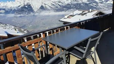 Ein allgemeiner Bergblick oder ein Berglick von der Ferienwohnung aus