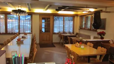 Ein Restaurant oder anderes Speiselokal in der Unterkunft Restaurant Felsenburg