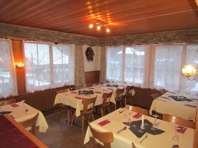 Ein Restaurant oder anderes Speiselokal in der Unterkunft Restaurant Felsenburg