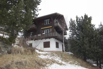 Das Gebäude in dem sich das Chalet befindet