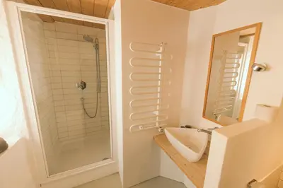 Ein Badezimmer in der Unterkunft Alte Post Saas-Fee