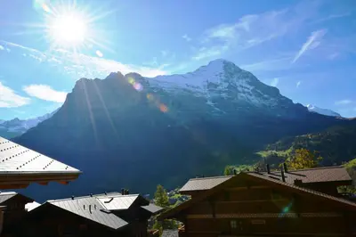 Ein allgemeiner Bergblick oder ein Berglick von der Ferienwohnung aus