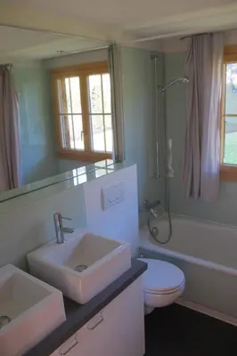 Ein Badezimmer in der Unterkunft Apartment Gilbachhöckli 2 by Interhome