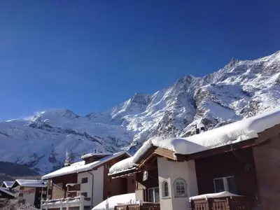 Ein allgemeiner Bergblick oder ein Berglick von der Ferienwohnung aus
