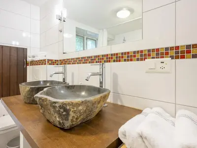 Ein Badezimmer in der Unterkunft Chalet Chalet am Schärm by Interhome