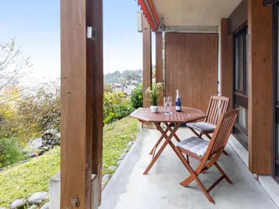 Ein Balkon oder eine Terrasse in der Unterkunft Studio Krokus Apt-T by Interhome