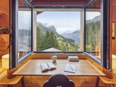 Ein allgemeiner Bergblick oder ein Berglick von des Chalets aus