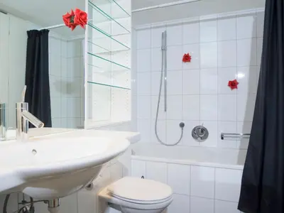 Ein Badezimmer in der Unterkunft Apartment Breithorn Residence Apt-3 by Interhome