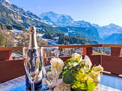 Ein allgemeiner Bergblick oder ein Berglick von der Ferienwohnung aus