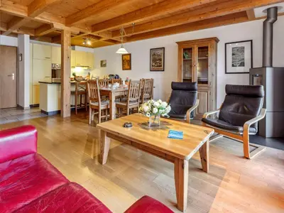 Ein Sitzbereich in der Unterkunft Apartment Racer's Retreat Apt-07 by Interhome