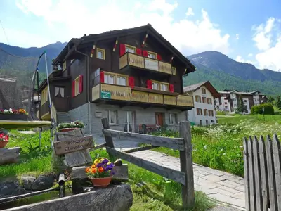 Ein allgemeiner Bergblick oder ein Berglick von der Ferienwohnung aus
