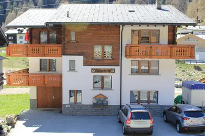 Das Gebäude in dem sich die Ferienwohnung befindet
