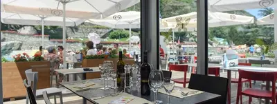 Ein Restaurant oder anderes Speiselokal in der Unterkunft Haus Sarah