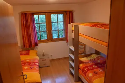 Ein Bett oder Betten in einem Zimmer der Unterkunft Haus Brunnen (Anton Karlen)