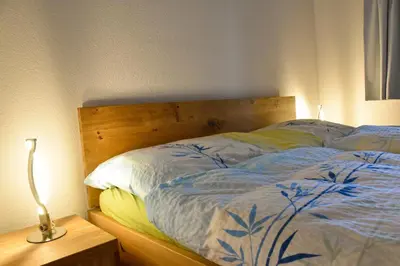 Ein Bett oder Betten in einem Zimmer der Unterkunft Haus Brunnen (Anton Karlen)