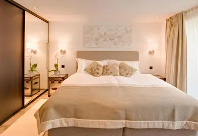 Ein Bett oder Betten in einem Zimmer der Unterkunft Alex Lodge Private Luxury Apartments