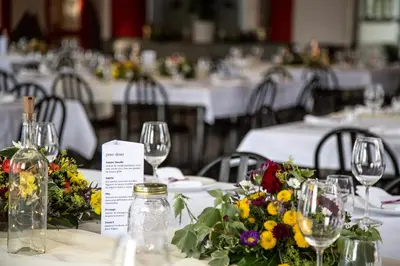 Ein Restaurant oder anderes Speiselokal in der Unterkunft Tignousa logement de groupes et individuels