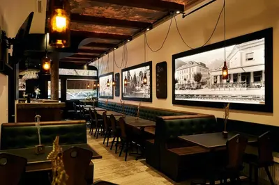 Ein Restaurant oder anderes Speiselokal in der Unterkunft Elite