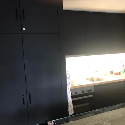 Küche/Küchenzeile in der Unterkunft Petit Appart de Charme Eau chaude solaire Rénovation 2021 Wifi disponible Belvedere 5