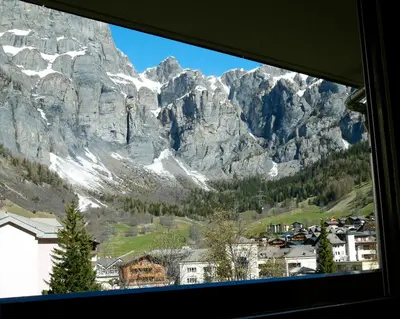 Ein allgemeiner Bergblick oder ein Berglick von der Ferienwohnung aus