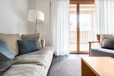 Ein Sitzbereich in der Unterkunft Ari Resort Apartments