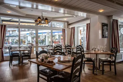 Ein Restaurant oder anderes Speiselokal in der Unterkunft Hotel Burgener